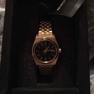 Men’s Nixon small watch, NWT. Last price drop!